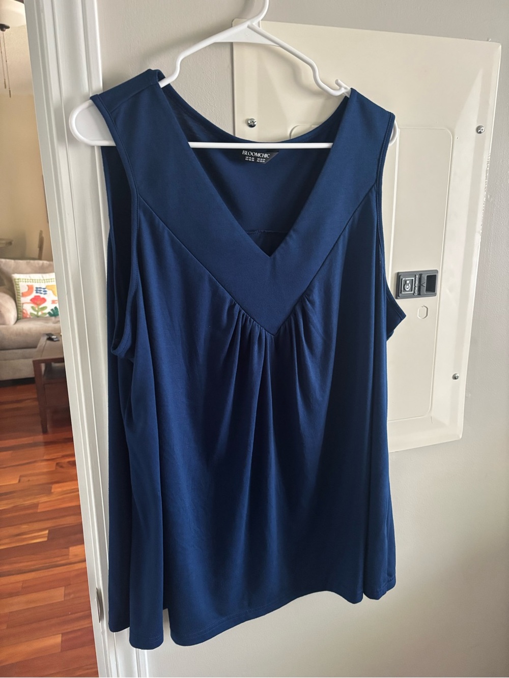 BloomChic Navy V-Neck Sleeveless Tank Top